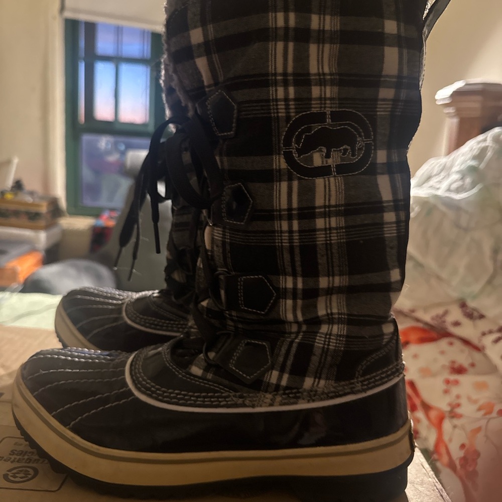 Red by Marc Ecko Black & White Plaid Winter Boots